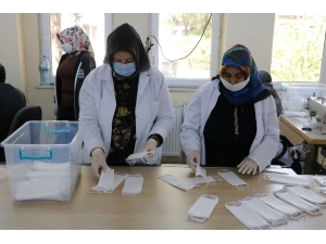 Kız Meslek Lisesinden Günlük 8 Bin Adet Maske