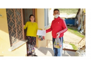 Okul Kantinindeki Bütün Ürünleri Satın Alıp Evlerindeki Öğrencilerine Dağıttılar