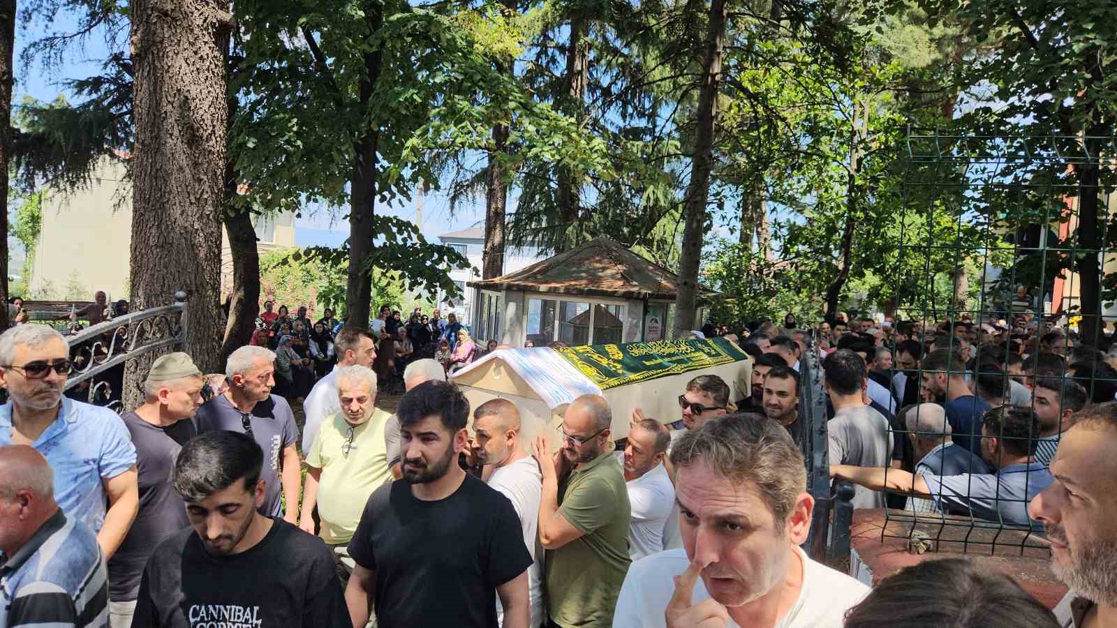 ayni-motosiklette-can-veren-anne-baba-gozyaslariyla-ugurlandi