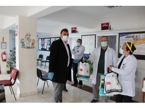 Başkan Şahiner’den Sağlık Çalışanlarına Jest