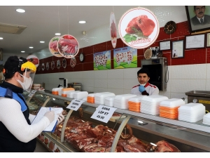 Büyükçekmece Esnafına Maske Ve Siperlik Dağıtılıyor