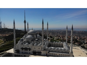 Korona Virüs Nedeniyle Cuma Gününde Sessizliğe Bürünen Büyük Çamlıca Camisi Havadan Görüntülendi