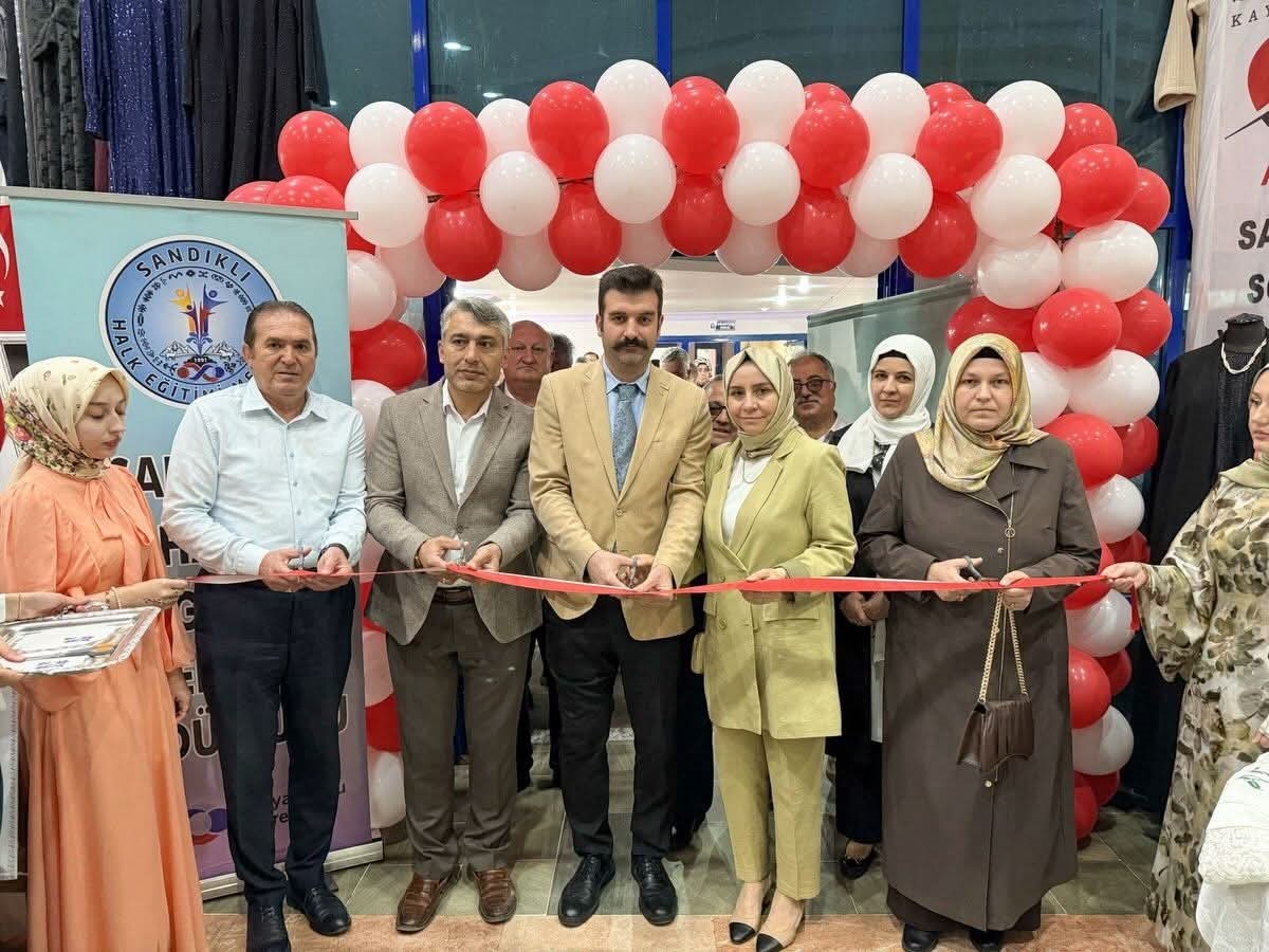 sandikli-da-hayat-boyu-ogrenme-sergisi-acildi