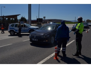 Bolu’da Şehrin Giriş Ve Çıkışlarında Denetimler Sürüyor
