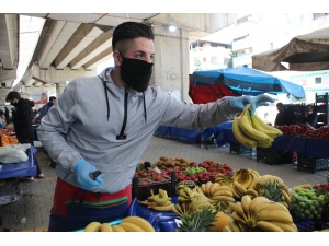 İzmir’de Sokağa Çıkma Yasağı Öncesi Pazarlarda Fiyat Artışı