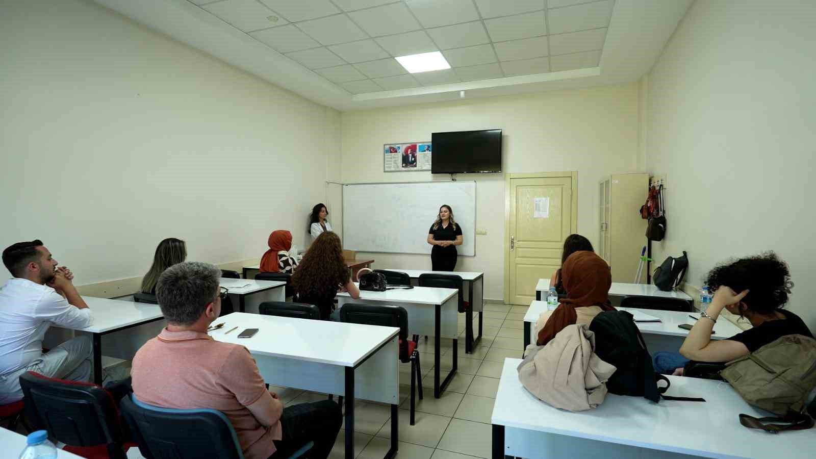 ucretsiz-ingilizce-ve-almanca-konusma-kulubu-acildi