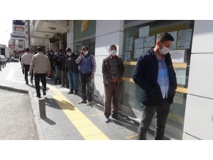 Kilis’te Kuyruklarda Sosyal Mesafe Kuralı