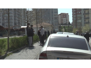 Yangını İzlerken Sosyal Mesafeyi Unuttular