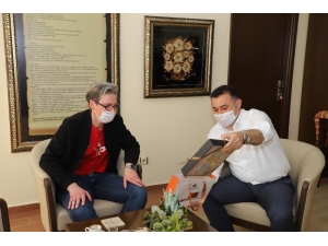 Paylaştıkları Korona Virüs Mücadelesi Görüntüleriyle Ses Getiren Fransızlar Belediye Başkanıyla Buluştu