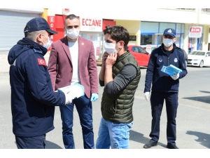 Giresun Valiliği Koordinesinde Vatandaşlara Ücretsiz Maske Dağıtıldı.