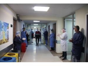 18 Yaşındaki Afgan Uyruklu Genç Korona Virüsü Yendi