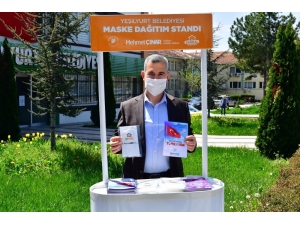 Yeşilyurt Belediyesi Maske Ve Broşür Dağıtıyor