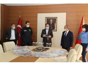 Bilsem’den Emniyet Müdürlüğüne 300 Adet Yüz Koruyucu Maske