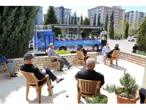 Elazığ’da Tur Otobüsüyle Huzur Evi Sakinlerine Konser