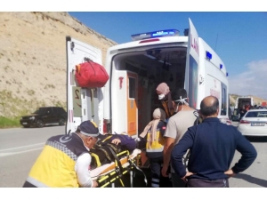 Malatya’da Doktor Görev Çıkışı Kaza Yaptı, 2 Kişi Yaralandı
