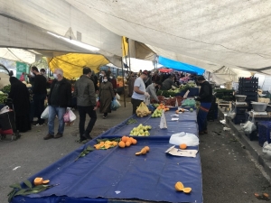 Sultangazi Semt Pazarında Alışveriş Yoğunluğu