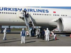 346 Türk Vatandaşı Hollanda’dan Uçakla Samsun’a Getirildi