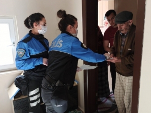 Evden Çıkamayan Yaşlıların İhtiyacını Polis Karşılıyor
