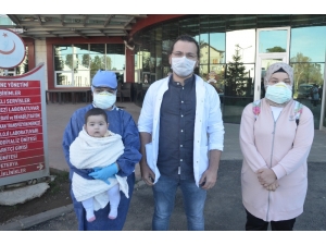 7 Aylık Duru Ve Ailesi Korona Virüsü Yendi