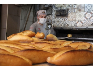 Sokağa Çıkma Yasağı Öncesi İzmir’de Fırıncılar Tedbirlerini Aldı
