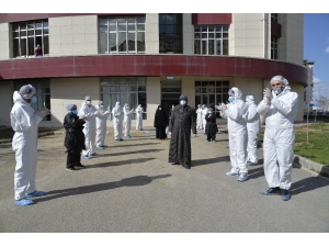 Covid-19’u Yenip Alkışlarla Taburcu Oldular