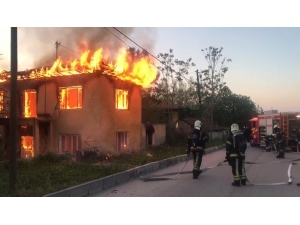 Denizli’de 2 Katlı Ev Alev Alev Yandı