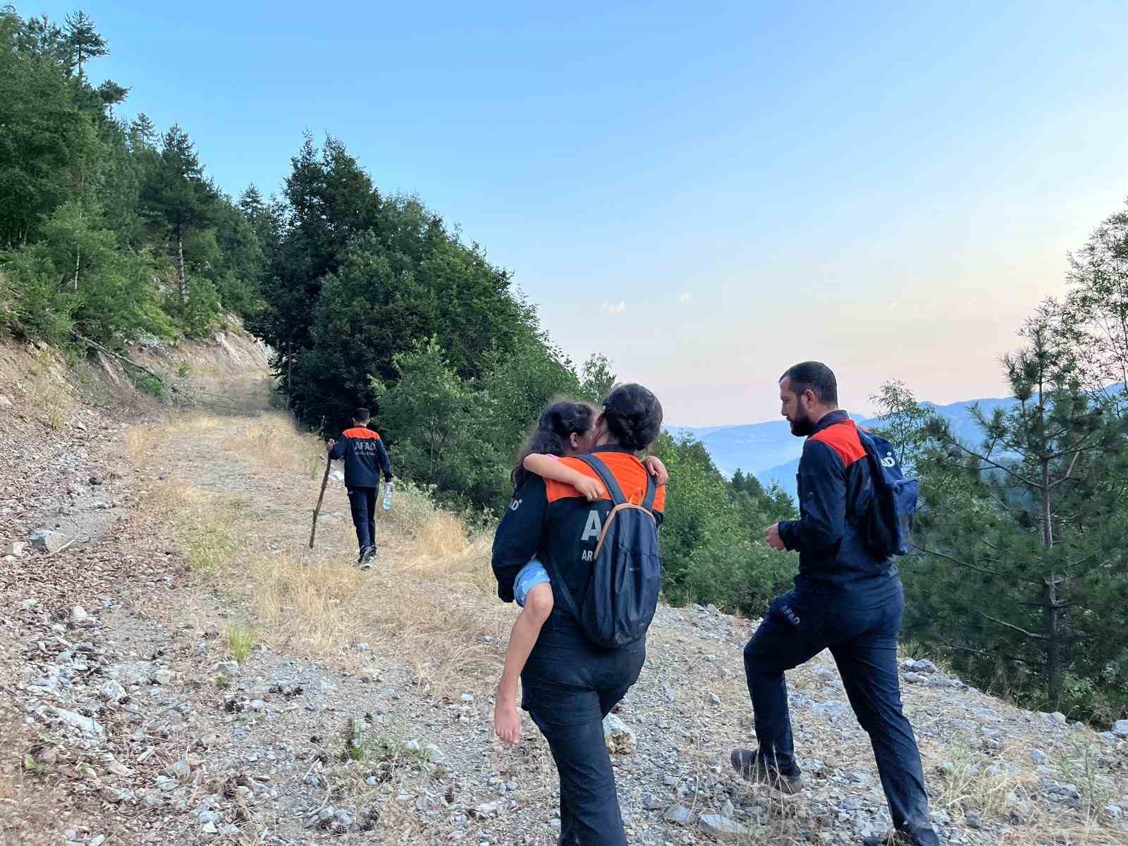 kahramanmaras-ta-aracta-mahsur-kalan-baba-ve-kizi-kurtarildi