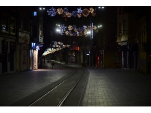 Sokağa Çıkma Kısıtlaması Başladı, İstanbul’un Yolları Boşaldı