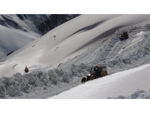 Vali Bilmez’den, Karla Mücadele Ekiplerine Moral Ziyareti