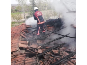 Elazığ’da Çatı Yangını