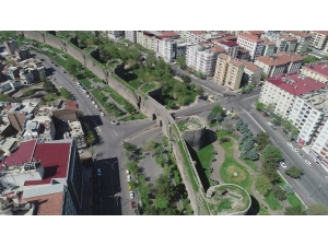 Diyarbakır Kısıtlamaya Uydu, Cadde Ve Sokaklar Boş Kaldı