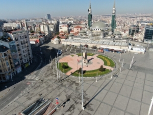 Tarihi Taksim Meydanı Ve İstiklal Caddesi’nde Sessizlik Hakim