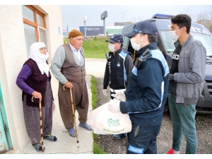 Elazığ’da Zabıta Ekiplerinden, Yaşlılara Özel Hizmet