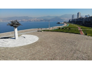 İzmir Sessizliğe Büründü