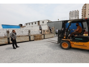 Mezitli’de Gıda Ve Hijyen Paketleri Dağıtılmaya Devam Ediliyor