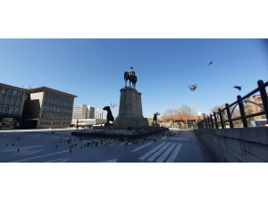 Ankara Ulus Meydanı’nda Öksüz Kalan Güvercinler Unutulmadı