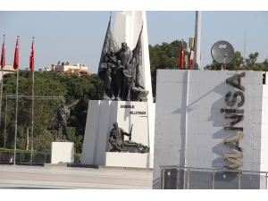 Manisa’da Cadde Ve Sokaklarda Sessizlik Hakim