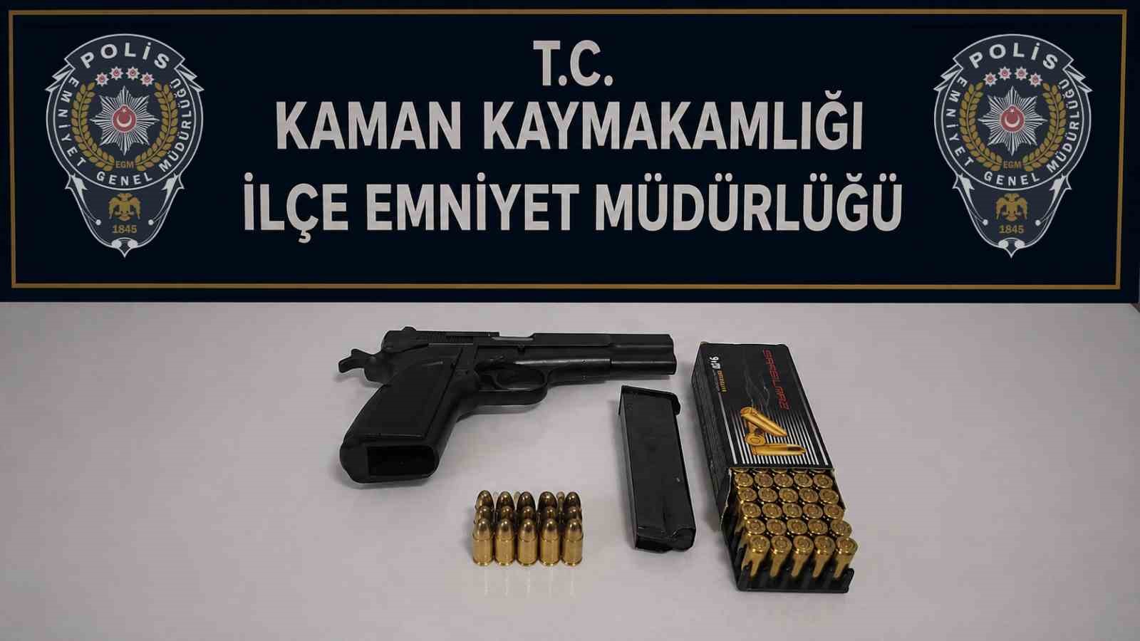 kaman-da-ruhsatsiz-tabanca-ve-52-fisek-ele-gecirildi