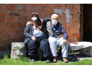 Bolu’da, Korona Virüsü Yenen Yaşlı Çift Yaşadıklarını Anlattı