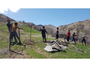 Belde Sakinlerinden Mezarlık Seferberliği