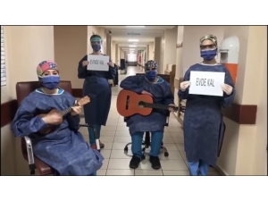 Beykoz Devlet Hastanesi Çalışanlarından Harun Kolçak’ın Şarkısıyla ’Evde Kal’ Çağrısı