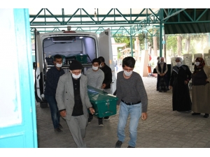Eşi Tarafından Öldürüldüğü İddia Edilen Kadın Toprağa Verildi