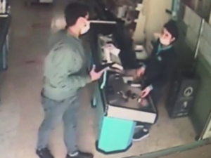 Kurusıkı Tabancayla Market Soygunu Kamerada