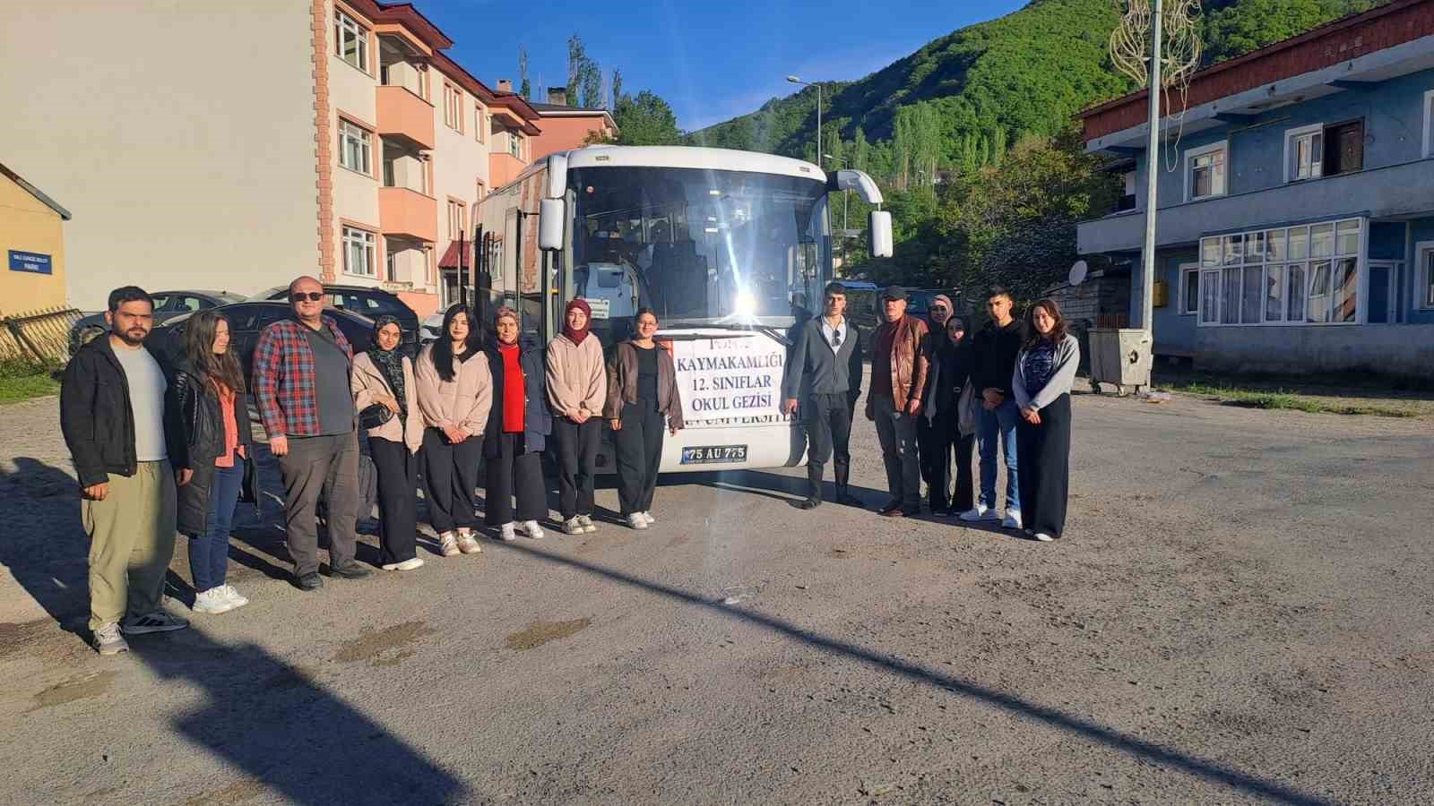 posof-kaymakamligi-ndan-ogrencilere-buyuk-moral-rize-gezisi-duzenlendi