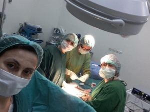 Hastanedeki Yoğunluktan Dolayı Sağlık Bakım Müdürü Ameliyata Girdi