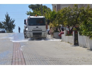 Kuşadası’nın Tüm Cadde Ve Sokakları Sokağa Çıkma Kısıtlamasında Temizleniyor
