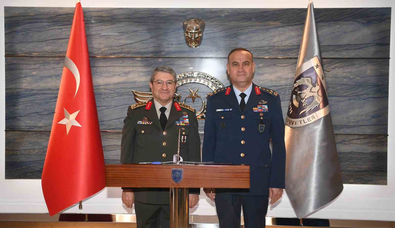 genelkurmay-baskani-orgeneral-bayraktaroglu-hava-kuvvetleri-komutani-orgeneral-dalkiran-ile-gorustu