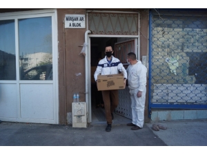 Sağlık Çalışanları Ve Güvenlik Güçlerine Sarma Jesti