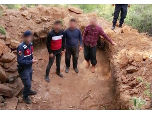 Sokağa Çıkma Kısıtlamasını Fırsat Bilen Defineciler Jandarmaya Yakalandı