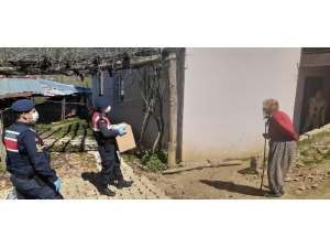 İnegöl Jandarmadan İhtiyaç Sahiplerine Yardım